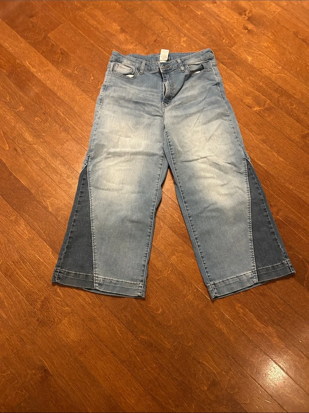 Women’s Two-Tone Light Blue Wide Leg  crop Jeans